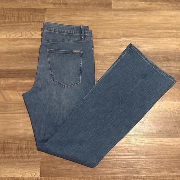 NWT White House Black Market Skinny Flare High Rise Everyday Soft Denim Jean 14L - Picture 8 of 15